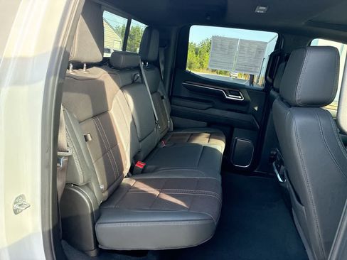 Used 2025 Chevrolet Silverado 1500 High Country AWD/4WD image 27