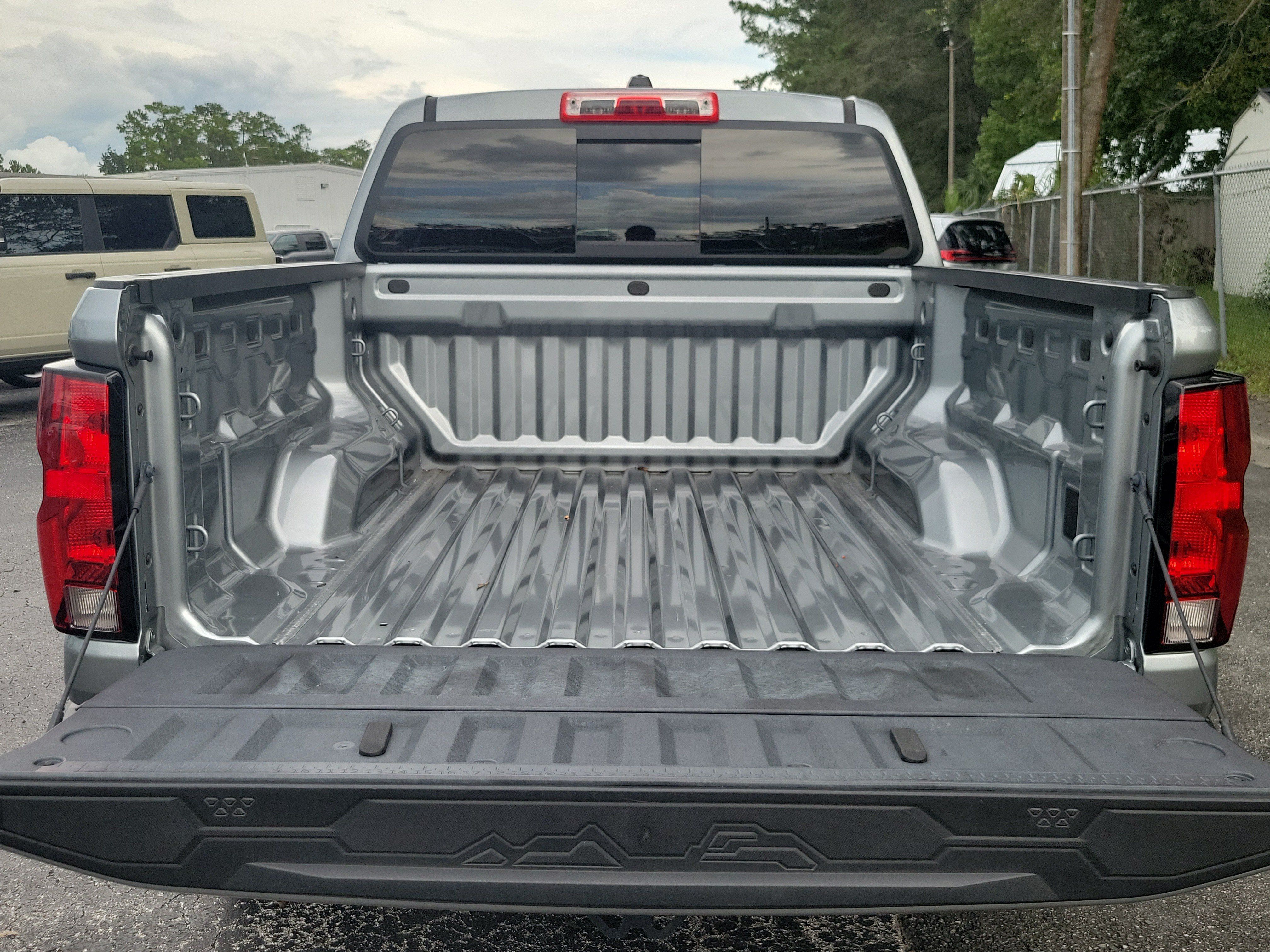 Used 2024 Chevrolet Colorado LT w/ LT Convenience Package RWD image 8