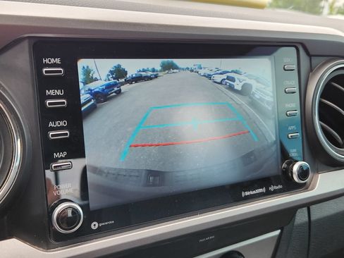 Used 2020 Toyota Tacoma SR5 AWD/4WD image 19