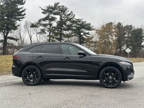 Used 2024 Jaguar F-PACE R-Dynamic S image 8