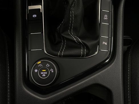 New 2026 Volkswagen Taos SE image 24