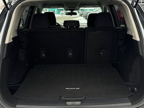 Used 2023 Nissan Rogue S image 9