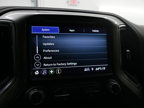 Used 2022 Chevrolet Silverado 1500 LT w/ Z71 Off-Road Package AWD/4WD image 50