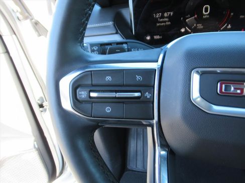 Used 2025 GMC Acadia Elevation image 18