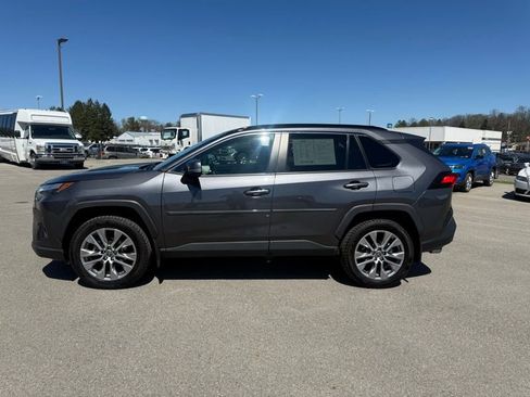 Used 2023 Toyota RAV4 XLE Premium image 9
