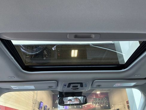 New 2026 Toyota Sienna XLE FWD image 19