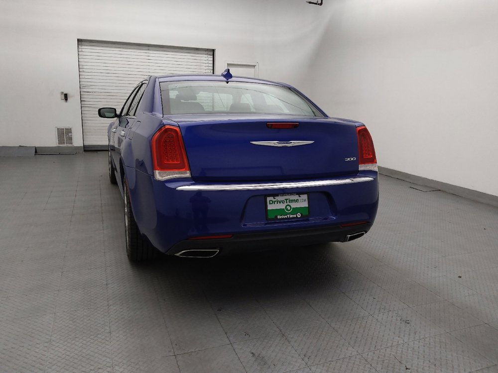 Used 2019 Chrysler 300 Limited RWD image 6