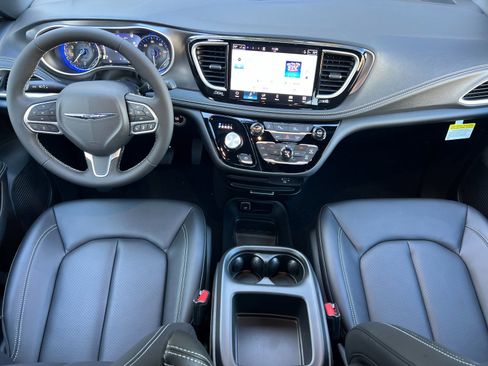 New 2026 Chrysler Pacifica Select image 13