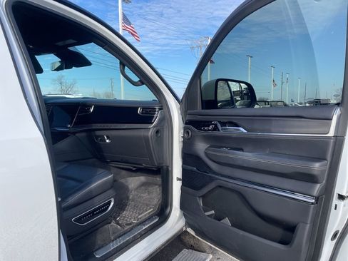 Used 2022 Jeep Grand Wagoneer Series II image 41