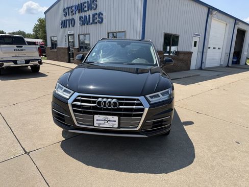 Used 2019 Audi Q5 2.0T Premium Plus w/ Premium Plus Package AWD/4WD image 2