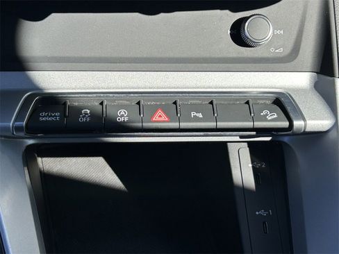 Used 2025 Audi Q3 2.0T Premium image 28