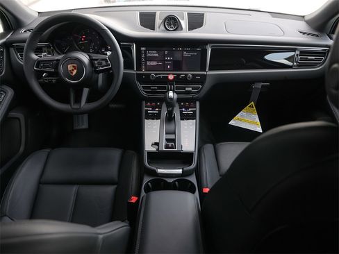 Certified 2025 Porsche Macan image 28