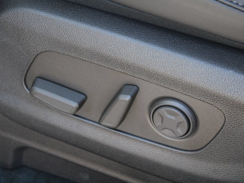 New 2026 Kia Carnival EX FWD image 30