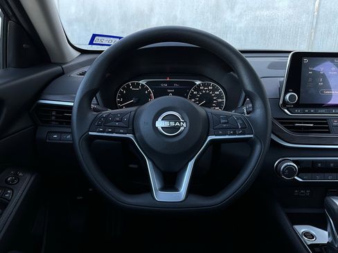 Used 2025 Nissan Altima 2.5 SV image 31