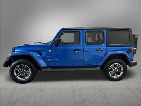 Used 2022 Jeep Wrangler Unlimited Sahara w/ Dual Top Group AWD/4WD image 2