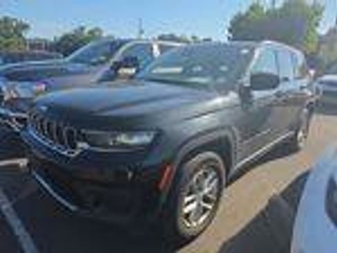 Used 2024 Jeep Grand Cherokee Laredo X w/ Trailer Tow Package AWD/4WD image 3