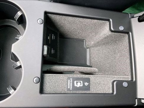 Used 2024 Porsche Macan image 36