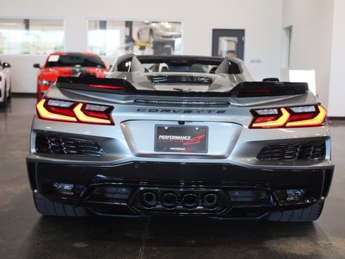 Used 2024 Chevrolet Corvette Z06 RWD image 8