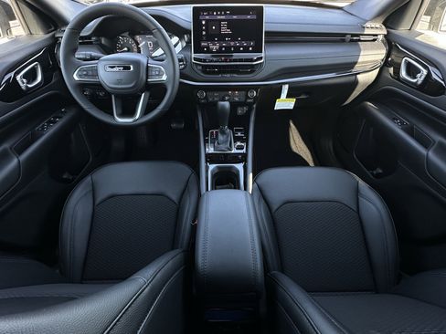 New 2026 Jeep Compass Latitude image 8