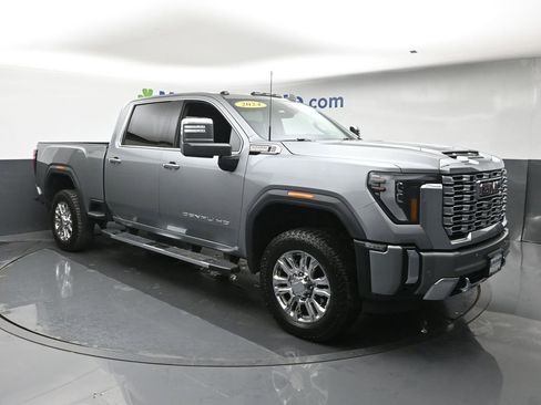 Used 2024 GMC Sierra 2500 Denali w/ Technology Package AWD/4WD image 2