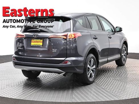 Used 2018 Toyota RAV4 XLE AWD/4WD image 5