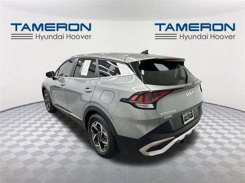 Used 2023 Kia Sportage LX image 3