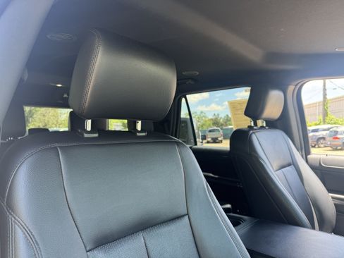 Used 2019 Ford Expedition XLT w/ Equipment Group 201A AWD/4WD image 31