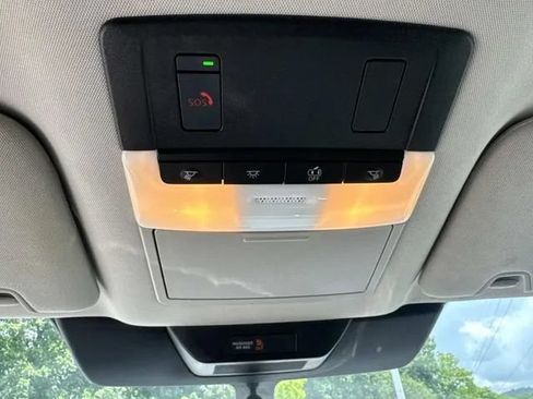 Used 2025 Nissan Pathfinder SV AWD/4WD image 45