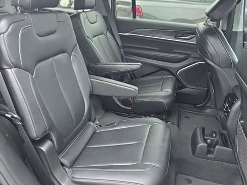 Used 2022 Jeep Grand Cherokee L Limited AWD/4WD image 9