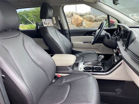 Used 2022 Kia Carnival SX FWD image 11