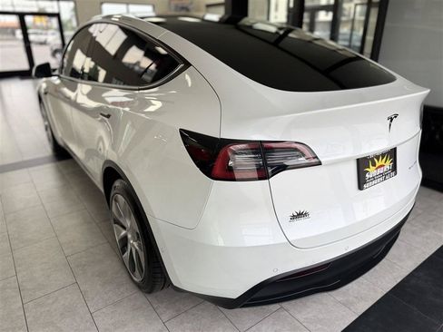 Used 2021 Tesla Model Y Long Range AWD/4WD image 5