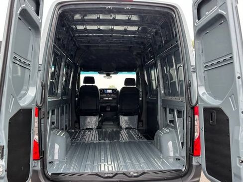 Used 2025 Mercedes-Benz Sprinter 2500 image 20