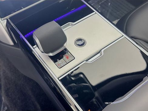Used 2025 Land Rover Range Rover SE image 16
