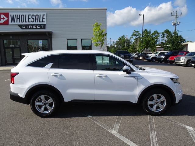 Used 2023 Kia Sorento LX FWD image 3