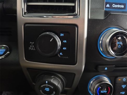 Used 2018 Ford F150 Platinum w/ Equipment Group 701A Luxury image 20