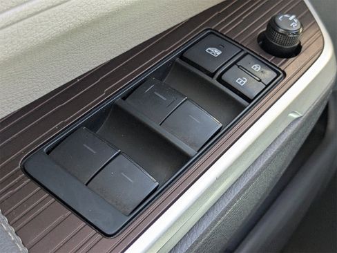 Used 2022 Toyota Sienna XLE image 26