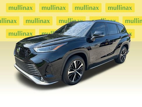 Used 2022 Toyota Highlander XSE FWD image 4