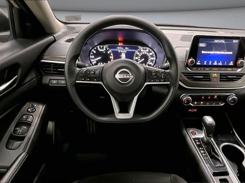 Used 2024 Nissan Altima 2.5 SV AWD/4WD image 8