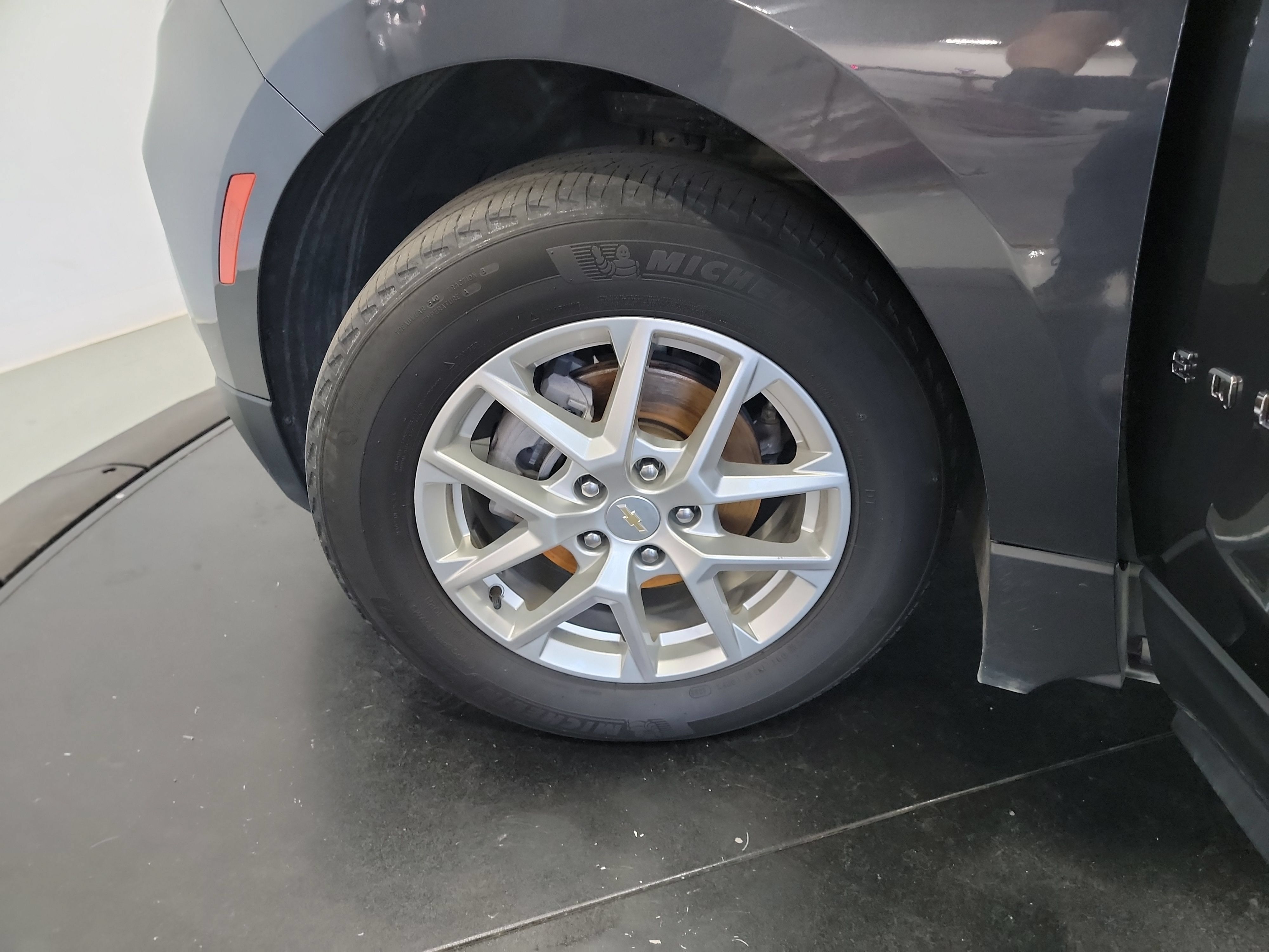 Used 2023 Chevrolet Equinox LT FWD image 29