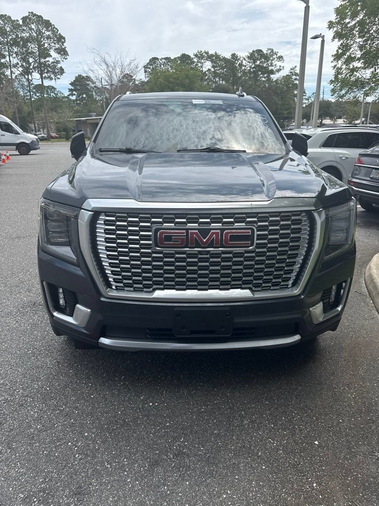 Used 2021 GMC Yukon Denali w/ Denali Premium Package AWD/4WD image 3