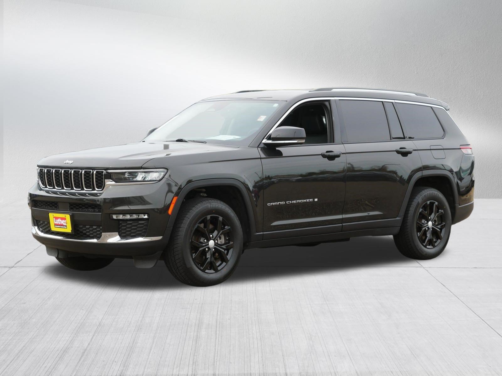 Used 2023 Jeep Grand Cherokee L Limited w/ Trailer Tow Group (B) AWD/4WD image 3