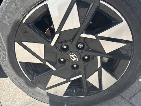 Used 2024 Hyundai Kona SEL w/ Convenience Package image 3