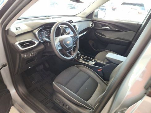 Used 2023 Chevrolet TrailBlazer LT w/ Convenience Package image 2
