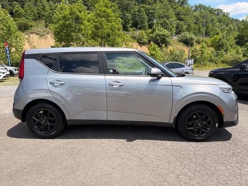 Used 2022 Kia Soul LX w/ Technology Package FWD image 16