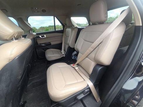 Used 2020 Ford Explorer XLT w/ Equipment Group 202A AWD/4WD image 18