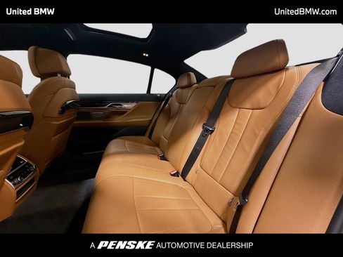 Used 2022 BMW 740i w/ M Sport Package RWD image 13
