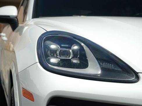 Used 2020 Porsche Cayenne S AWD/4WD image 6