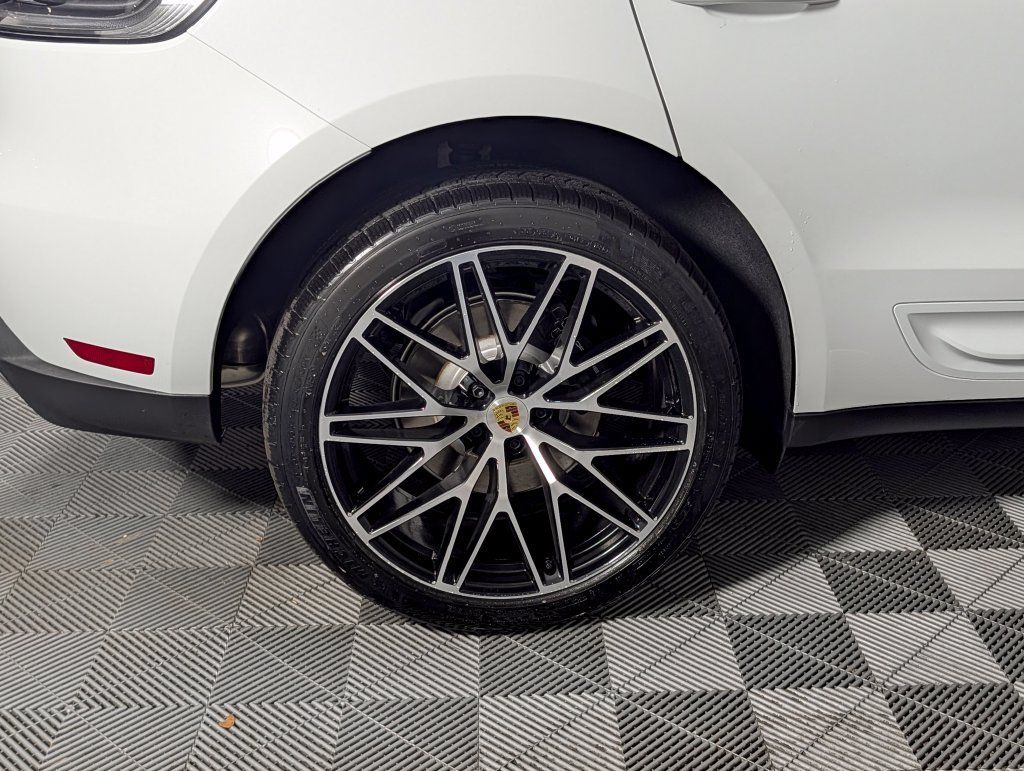New 2026 Porsche Macan AWD/4WD image 13
