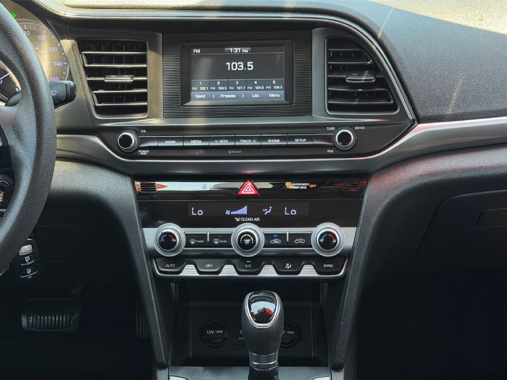 Used 2020 Hyundai Elantra SE w/ Cargo Package (C1) FWD image 16