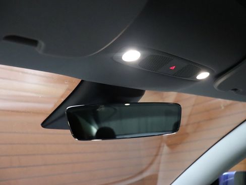 Used 2023 Tesla Model 3 Standard Range image 44